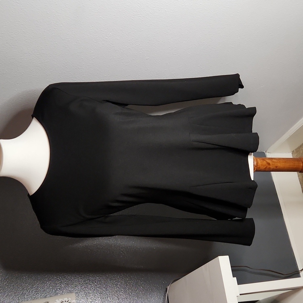 Black pointe peplum top